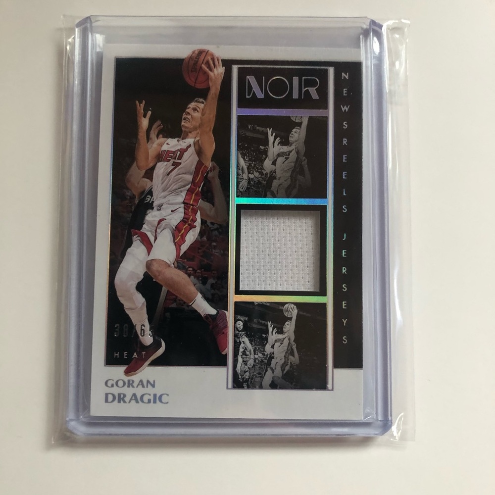 2019 Panini Noir Goran Dragic Card